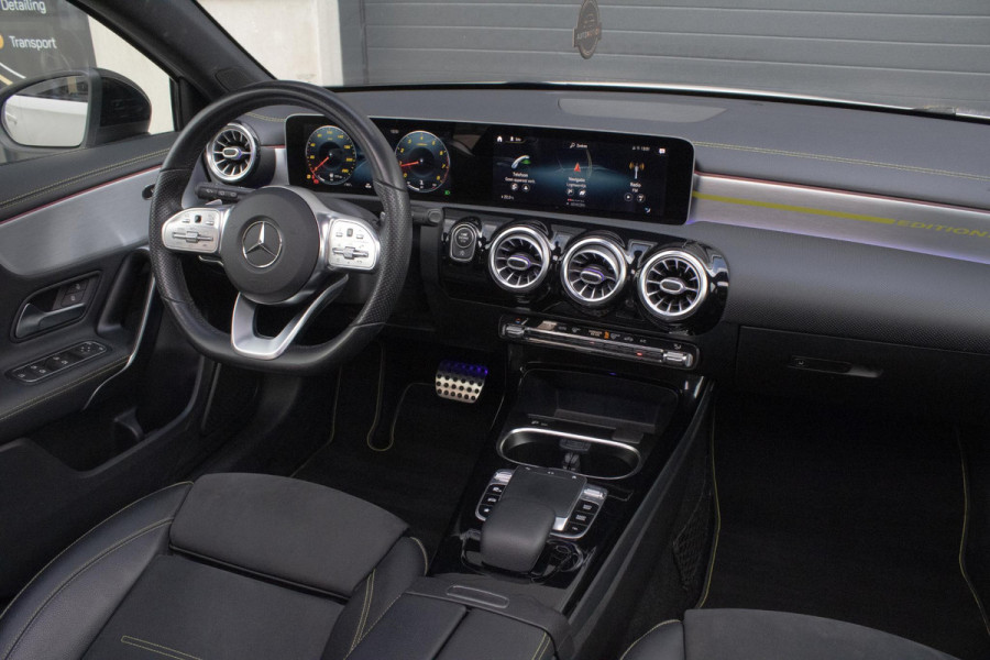 Mercedes-Benz A-Klasse 200 AMG Edition PANO SFEER LED ACC CARPLAY