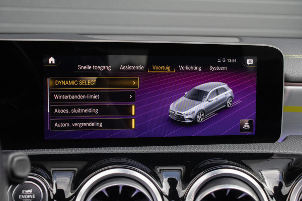 Mercedes-Benz A-Klasse 200 AMG Edition PANO SFEER LED ACC CARPLAY