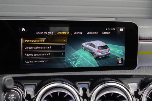 Mercedes-Benz A-Klasse 200 AMG Edition PANO SFEER LED ACC CARPLAY