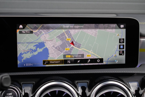 Mercedes-Benz A-Klasse 200 AMG Edition PANO SFEER LED ACC CARPLAY