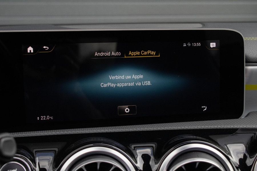 Mercedes-Benz A-Klasse 200 AMG Edition PANO SFEER LED ACC CARPLAY