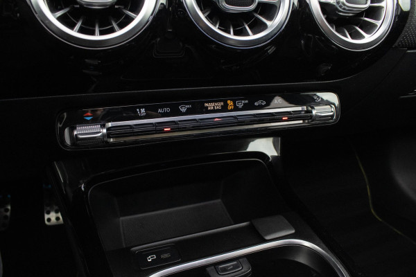 Mercedes-Benz A-Klasse 200 AMG Edition PANO SFEER LED ACC CARPLAY