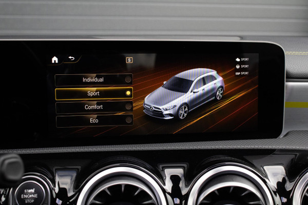 Mercedes-Benz A-Klasse 200 AMG Edition PANO SFEER LED ACC CARPLAY