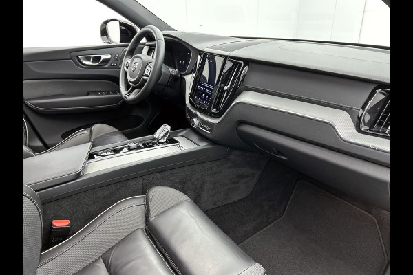 Volvo XC60 2.0 T6 Plug-in LongRange AWD Ultimate Dark / NL Auto / Panoramadak / Trekhaak / Leder-sport / Pdc+Camera / Stoel-Stuurverwarming /