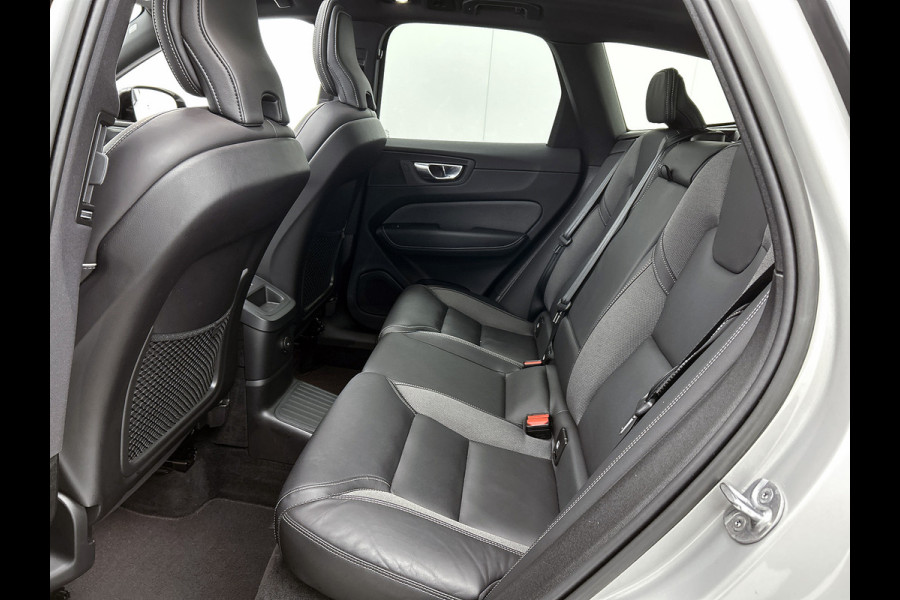 Volvo XC60 2.0 T6 Plug-in LongRange AWD Ultimate Dark / NL Auto / Panoramadak / Trekhaak / Leder-sport / Pdc+Camera / Stoel-Stuurverwarming /