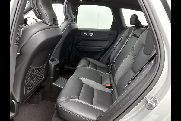 Volvo XC60 2.0 T6 Plug-in LongRange AWD Ultimate Dark / NL Auto / Panoramadak / Trekhaak / Leder-sport / Pdc+Camera / Stoel-Stuurverwarming /