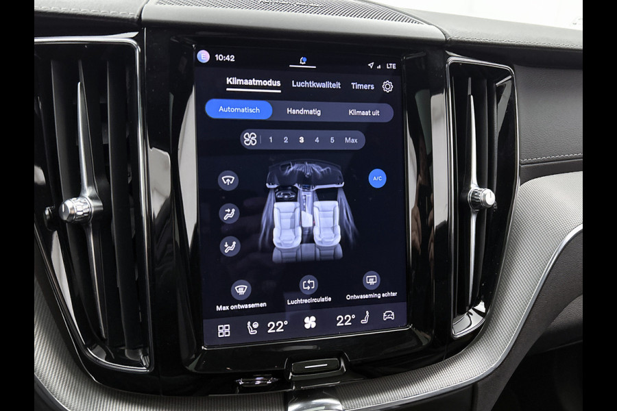 Volvo XC60 2.0 T6 Plug-in LongRange AWD Ultimate Dark / NL Auto / Panoramadak / Trekhaak / Leder-sport / Pdc+Camera / Stoel-Stuurverwarming /