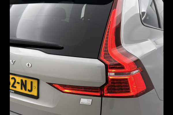 Volvo XC60 2.0 T6 Plug-in LongRange AWD Ultimate Dark / NL Auto / Panoramadak / Trekhaak / Leder-sport / Pdc+Camera / Stoel-Stuurverwarming /