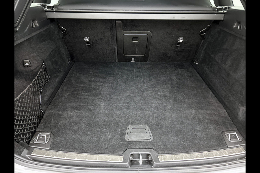Volvo XC60 2.0 T6 Plug-in LongRange AWD Ultimate Dark / NL Auto / Panoramadak / Trekhaak / Leder-sport / Pdc+Camera / Stoel-Stuurverwarming /