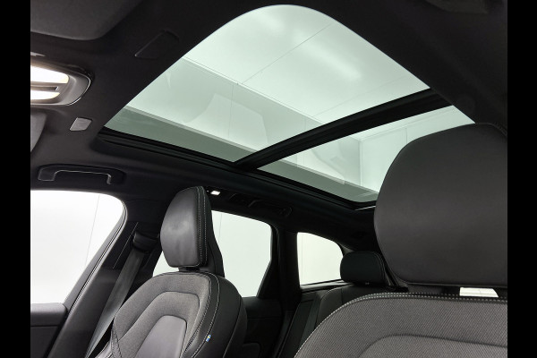 Volvo XC60 2.0 T6 Plug-in LongRange AWD Ultimate Dark / NL Auto / Panoramadak / Trekhaak / Leder-sport / Pdc+Camera / Stoel-Stuurverwarming /