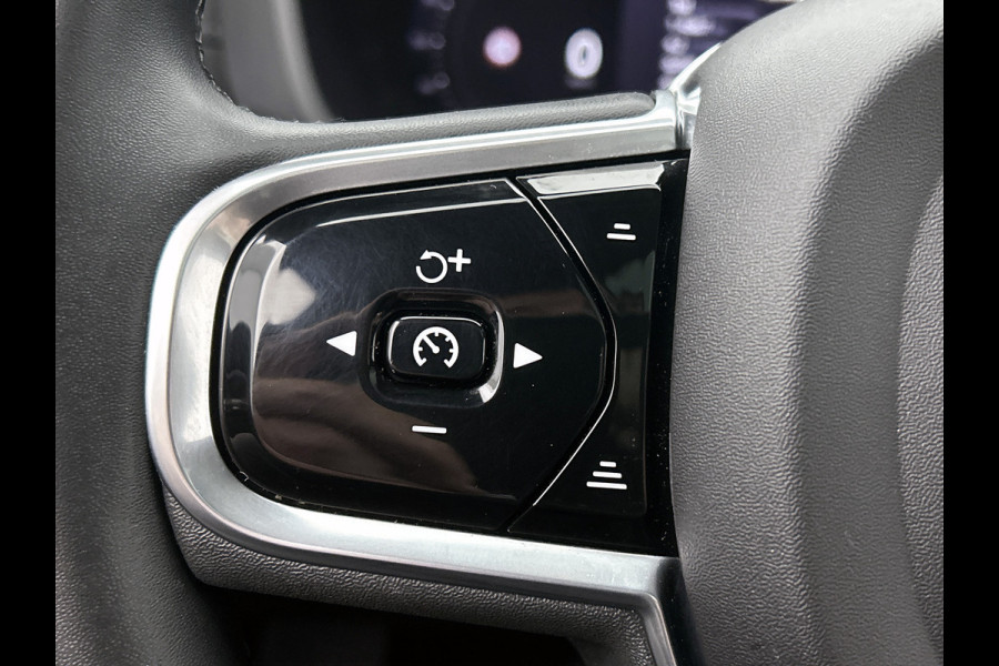 Volvo XC60 2.0 T6 Plug-in LongRange AWD Ultimate Dark / NL Auto / Panoramadak / Trekhaak / Leder-sport / Pdc+Camera / Stoel-Stuurverwarming /