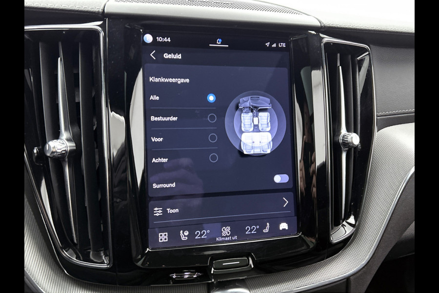 Volvo XC60 2.0 T6 Plug-in LongRange AWD Ultimate Dark / NL Auto / Panoramadak / Trekhaak / Leder-sport / Pdc+Camera / Stoel-Stuurverwarming /