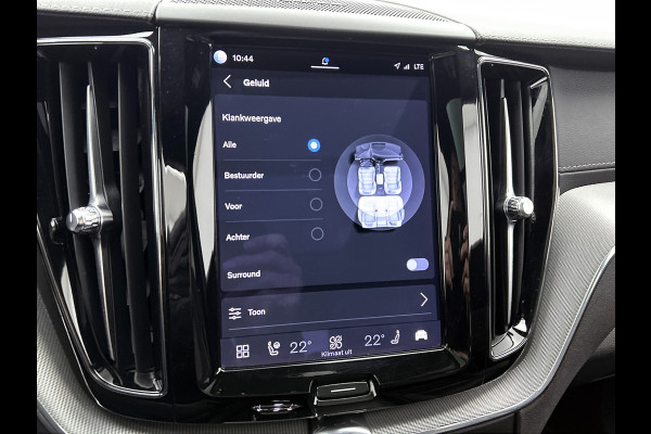 Volvo XC60 2.0 T6 Plug-in LongRange AWD Ultimate Dark / NL Auto / Panoramadak / Trekhaak / Leder-sport / Pdc+Camera / Stoel-Stuurverwarming /