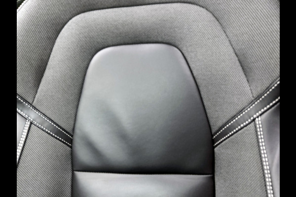 Volvo XC60 2.0 T6 Plug-in LongRange AWD Ultimate Dark / NL Auto / Panoramadak / Trekhaak / Leder-sport / Pdc+Camera / Stoel-Stuurverwarming /