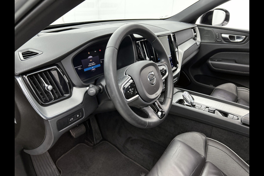 Volvo XC60 2.0 T6 Plug-in LongRange AWD Ultimate Dark / NL Auto / Panoramadak / Trekhaak / Leder-sport / Pdc+Camera / Stoel-Stuurverwarming /