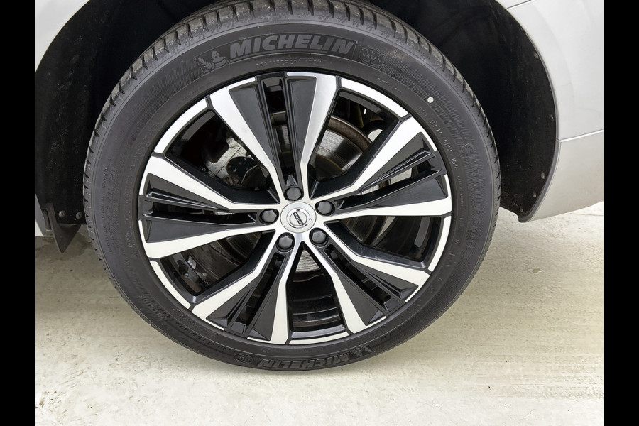 Volvo XC60 2.0 T6 Plug-in LongRange AWD Ultimate Dark / NL Auto / Panoramadak / Trekhaak / Leder-sport / Pdc+Camera / Stoel-Stuurverwarming /