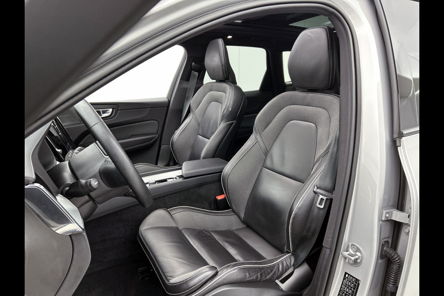 Volvo XC60 2.0 T6 Plug-in LongRange AWD Ultimate Dark / NL Auto / Panoramadak / Trekhaak / Leder-sport / Pdc+Camera / Stoel-Stuurverwarming /
