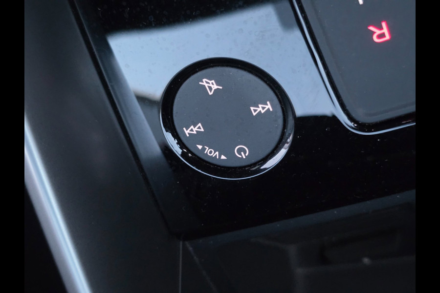 Audi A3 Sportback 45 TFSI e S edition Competition | CAMERA | STOELVERWARMING | CARPLAY