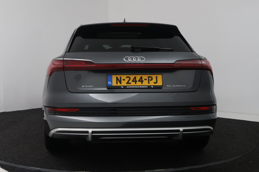 Audi e-tron 50 quattro S edition 71 kWh (PANORAMADAK, TREKHAAK, STOELVERWARMING, CAMERA, ELEKTR STOELEN)