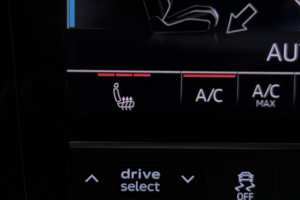 Audi e-tron 50 quattro S edition 71 kWh (PANORAMADAK, TREKHAAK, STOELVERWARMING, CAMERA, ELEKTR STOELEN)