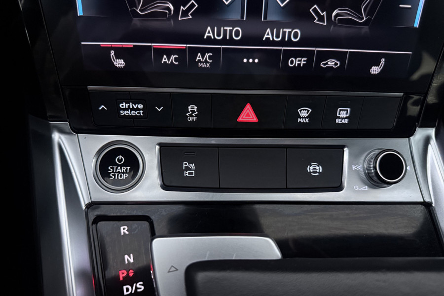 Audi e-tron 50 quattro S edition 71 kWh (PANORAMADAK, TREKHAAK, STOELVERWARMING, CAMERA, ELEKTR STOELEN)