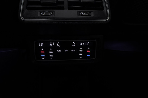 Audi e-tron 50 quattro S edition 71 kWh (PANORAMADAK, TREKHAAK, STOELVERWARMING, CAMERA, ELEKTR STOELEN)