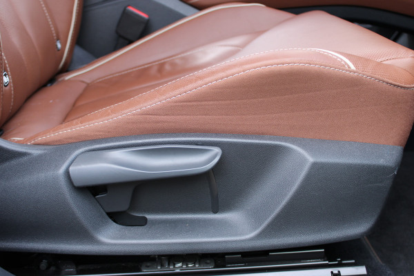 Škoda ENYAQ iV 80 First Edition | Trekhaak | Adaptieve cruise | Memory | Elek. achterklep