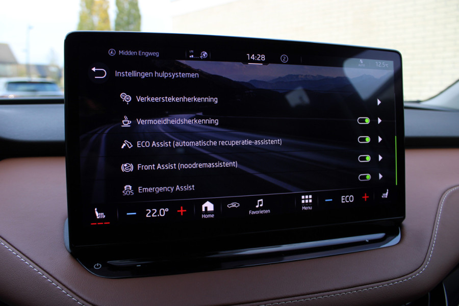 Škoda ENYAQ iV 80 First Edition | Trekhaak | Adaptieve cruise | Memory | Elek. achterklep