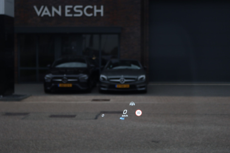 Mercedes-Benz EQC 400 4MATIC AMG Line 80 kWh | Schuifdak | Distronic+ | HUD | Trekhaak | Memory | Advanced Sound System | Keyless Go | Surround Camera |