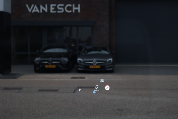 Mercedes-Benz EQC 400 4MATIC AMG Line 80 kWh | Schuifdak | Distronic+ | HUD | Trekhaak | Memory | Advanced Sound System | Keyless Go | Surround Camera |