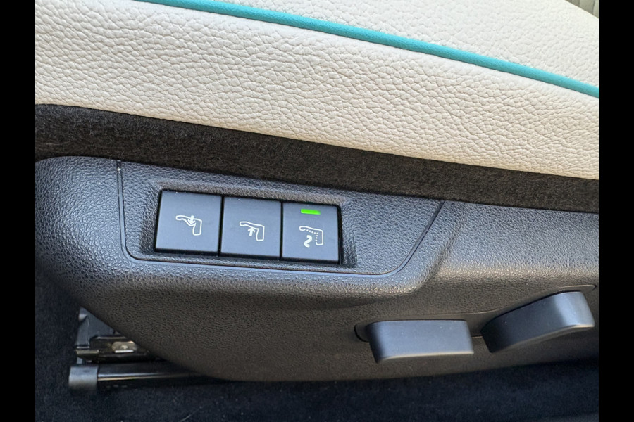 Fiat 600E La Prima 54 kWh Achteruitrijcamera - Apple carplay - Airco - Draadloze telefoonlader - Parkeersensoren - Navigatie - Licht metalen velgen 18 inch - Stoelverwarming - Voorstoelen met massagefunctie - Led verlichting - Mistlampen - Stuur multifunctioneel - Bluetooth - Cruise control - Dodehoekdetectie - Elektrische ramen - Extra getint glas achter - Keyless start/entry