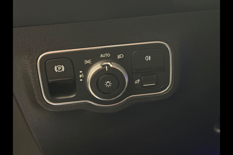 Mercedes-Benz Glb 250 Premium Plus Amg | Pano | Trekhaak | Sfeerverlichting | Camera | Carplay | Stoelverwarming | Burmester | NAP
