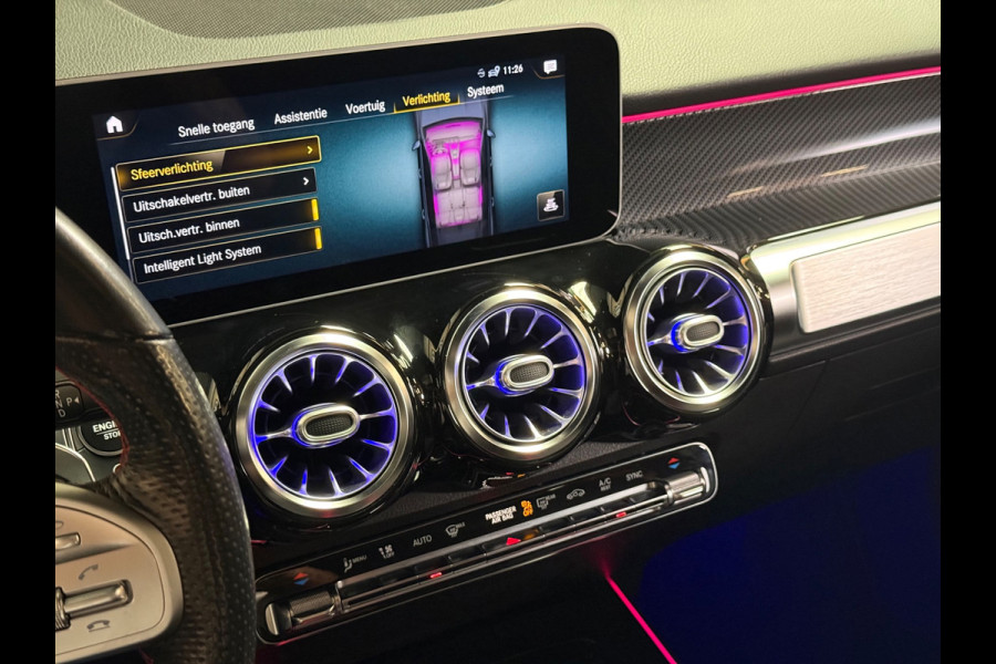 Mercedes-Benz Glb 250 Premium Plus Amg | Pano | Trekhaak | Sfeerverlichting | Camera | Carplay | Stoelverwarming | Burmester | NAP