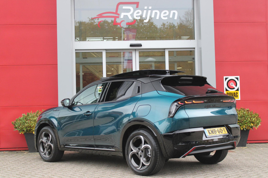 Alfa Romeo junior ELETTRICA SPORT SPECIALE 156PK 54 kWh | PANORAMA SCHUIF/KANTEL DAK | TECHNO PACK: (LED MATRIX KOPLAMPEN, DRAADLOZE TELEFOONLADER, DODEHOEK DETECTIE, PARKEERSENSOREN VOOR ACHTER EN ZIJKANT, NAVIGATIE, ELEKTRISCH BEDIENBARE ACHTERKLEP, KEYLESS ENTRY, ADAPTIVE CRUISE CONTROL, ACHTERUITRIJ CAMERA) | SPORT SPECIALE BEKLEDING MET ALCANTARA | WAMRTEPOMP! | VERWARMBARE VOORSTOELEN | VERWARMBARE VOORRUIT | NAVIGLI BLUE MET ZWART DAK | 18" LICHTMETALEN VELGEN "FOGRI" | GRILL "LEGGENDA" | 100 KW DC SNELLADER | 3-FASE | ELEKTRISCH VERSTELBARE BESTUURDERSSTOEL MET MASSAGE FNCTIE |