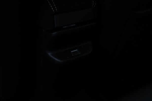 Alfa Romeo junior ELETTRICA SPORT SPECIALE 156PK 54 kWh | PANORAMA SCHUIF/KANTEL DAK | TECHNO PACK: (LED MATRIX KOPLAMPEN, DRAADLOZE TELEFOONLADER, DODEHOEK DETECTIE, PARKEERSENSOREN VOOR ACHTER EN ZIJKANT, NAVIGATIE, ELEKTRISCH BEDIENBARE ACHTERKLEP, KEYLESS ENTRY, ADAPTIVE CRUISE CONTROL, ACHTERUITRIJ CAMERA) | SPORT SPECIALE BEKLEDING MET ALCANTARA | WAMRTEPOMP! | VERWARMBARE VOORSTOELEN | VERWARMBARE VOORRUIT | NAVIGLI BLUE MET ZWART DAK | 18" LICHTMETALEN VELGEN "FOGRI" | GRILL "LEGGENDA" | 100 KW DC SNELLADER | 3-FASE | ELEKTRISCH VERSTELBARE BESTUURDERSSTOEL MET MASSAGE FNCTIE |
