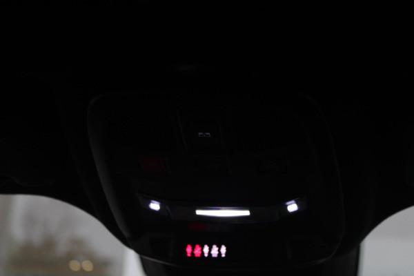 Alfa Romeo junior ELETTRICA SPORT SPECIALE 156PK 54 kWh | PANORAMA SCHUIF/KANTEL DAK | TECHNO PACK: (LED MATRIX KOPLAMPEN, DRAADLOZE TELEFOONLADER, DODEHOEK DETECTIE, PARKEERSENSOREN VOOR ACHTER EN ZIJKANT, NAVIGATIE, ELEKTRISCH BEDIENBARE ACHTERKLEP, KEYLESS ENTRY, ADAPTIVE CRUISE CONTROL, ACHTERUITRIJ CAMERA) | SPORT SPECIALE BEKLEDING MET ALCANTARA | WAMRTEPOMP! | VERWARMBARE VOORSTOELEN | VERWARMBARE VOORRUIT | NAVIGLI BLUE MET ZWART DAK | 18" LICHTMETALEN VELGEN "FOGRI" | GRILL "LEGGENDA" | 100 KW DC SNELLADER | 3-FASE | ELEKTRISCH VERSTELBARE BESTUURDERSSTOEL MET MASSAGE FNCTIE |