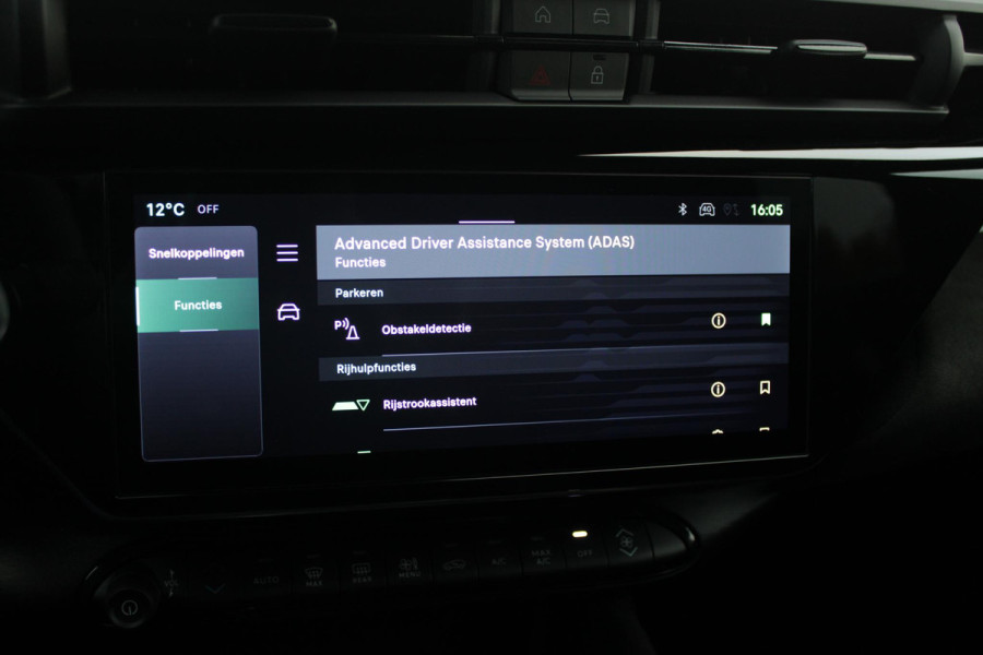Alfa Romeo junior ELETTRICA SPORT SPECIALE 156PK 54 kWh | PANORAMA SCHUIF/KANTEL DAK | TECHNO PACK: (LED MATRIX KOPLAMPEN, DRAADLOZE TELEFOONLADER, DODEHOEK DETECTIE, PARKEERSENSOREN VOOR ACHTER EN ZIJKANT, NAVIGATIE, ELEKTRISCH BEDIENBARE ACHTERKLEP, KEYLESS ENTRY, ADAPTIVE CRUISE CONTROL, ACHTERUITRIJ CAMERA) | SPORT SPECIALE BEKLEDING MET ALCANTARA | WAMRTEPOMP! | VERWARMBARE VOORSTOELEN | VERWARMBARE VOORRUIT | NAVIGLI BLUE MET ZWART DAK | 18" LICHTMETALEN VELGEN "FOGRI" | GRILL "LEGGENDA" | 100 KW DC SNELLADER | 3-FASE | ELEKTRISCH VERSTELBARE BESTUURDERSSTOEL MET MASSAGE FNCTIE |