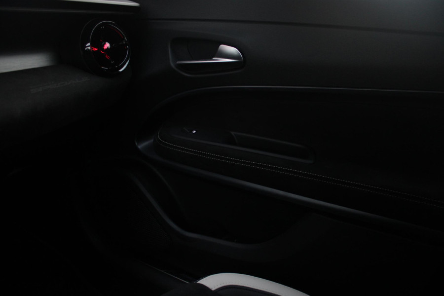 Alfa Romeo junior ELETTRICA SPORT SPECIALE 156PK 54 kWh | PANORAMA SCHUIF/KANTEL DAK | TECHNO PACK: (LED MATRIX KOPLAMPEN, DRAADLOZE TELEFOONLADER, DODEHOEK DETECTIE, PARKEERSENSOREN VOOR ACHTER EN ZIJKANT, NAVIGATIE, ELEKTRISCH BEDIENBARE ACHTERKLEP, KEYLESS ENTRY, ADAPTIVE CRUISE CONTROL, ACHTERUITRIJ CAMERA) | SPORT SPECIALE BEKLEDING MET ALCANTARA | WAMRTEPOMP! | VERWARMBARE VOORSTOELEN | VERWARMBARE VOORRUIT | NAVIGLI BLUE MET ZWART DAK | 18" LICHTMETALEN VELGEN "FOGRI" | GRILL "LEGGENDA" | 100 KW DC SNELLADER | 3-FASE | ELEKTRISCH VERSTELBARE BESTUURDERSSTOEL MET MASSAGE FNCTIE |