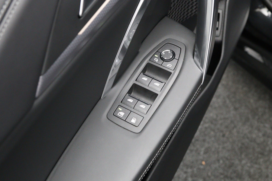 BMW X1 xDrive25e 245 PK M-sport PHEV, Harman/Kardon, Carplay, Camera, Stoelverwarming, Leder