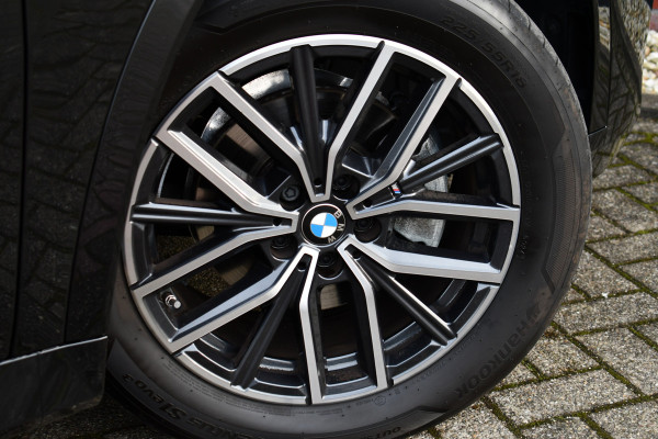 BMW iX1 xDrive30 M-Sport Pano DA-Prof 360 H/K HUD E-zetel+Massage