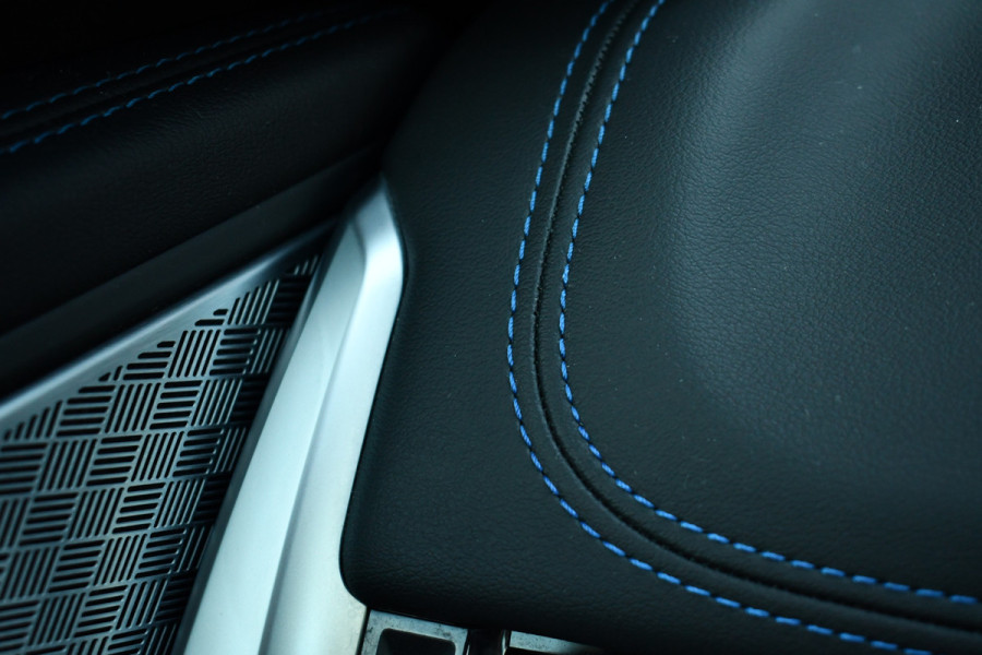 BMW iX1 xDrive30 M-Sport Pano DA-Prof 360 H/K HUD E-zetel+Massage