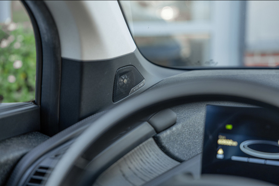 BMW i3 S iPerformance 94Ah 33 kWh / 63dkm NAP / Harman Kardon / Pano / Camera / Navi / Leder / NL-Auto