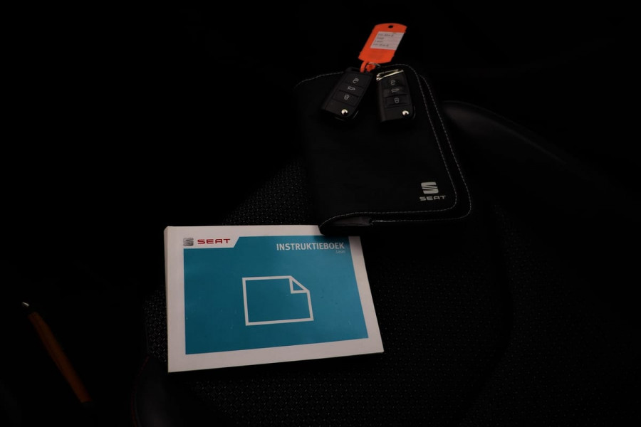 Seat Leon 1.4 EcoTSI FR Connect | Full LED | Navigatie | Half leder/stof | Climate control | PDC v+a
