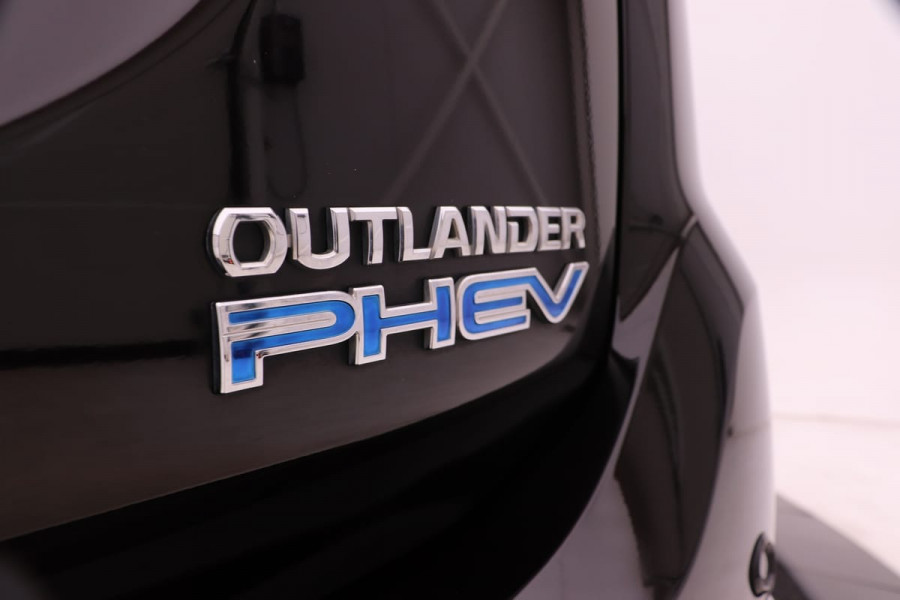 Mitsubishi Outlander 2.0 PHEV Instyle *Excl. BTW* | Dealer onderhouden | Navigatie | Leder | Stoel-/stuurverwarming | Trekhaak