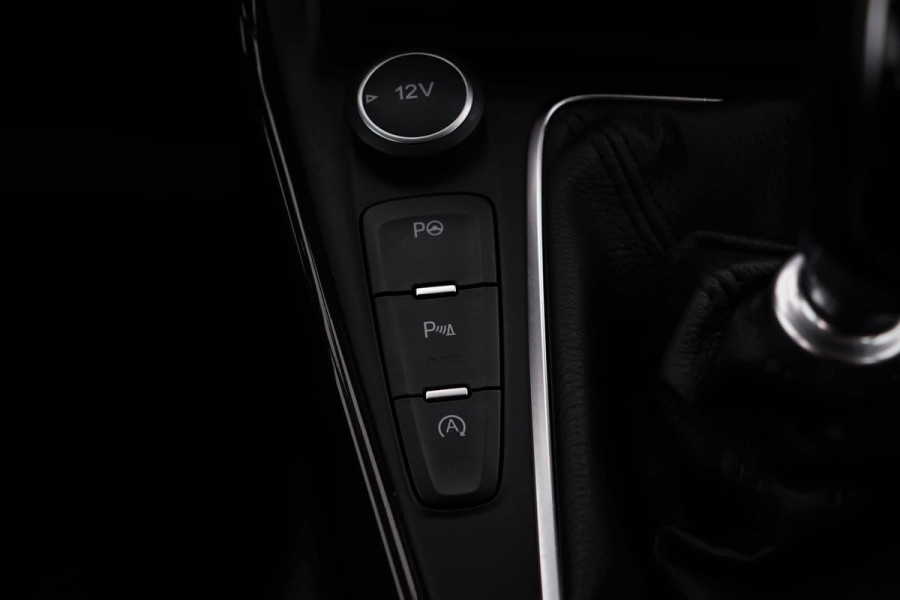 Ford Focus Wagon 1.5 TDCI Titanium Edition | Navigatie | Climate control | Park Assist | Keyless