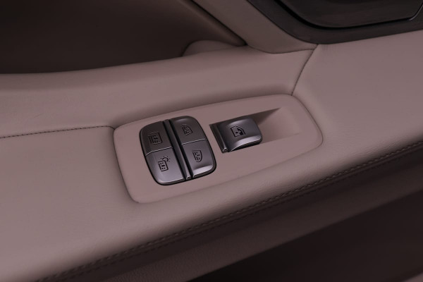 BMW 7 Serie 750Li xDrive High Executive | Panoramadak | Bowers&Wilkins | Soft Close | HUD | Stoelventilatie | Surround View