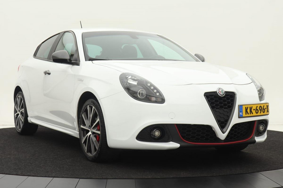 Alfa Romeo Giulietta 1.4 Turbo MultiAir 170pk Super Aut. | DAB | Dealer onderhouden | Navigatie | Climate control | Alcantara | PDC | Lichtmetalen ve