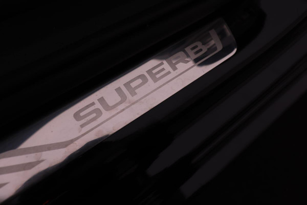 Škoda Superb Combi 1.6 TDI 120 Ambition | Navi+ | Xenon/LED | Parkpilot | klein Lederpakket | MFS | Cruise control | Orig. NL