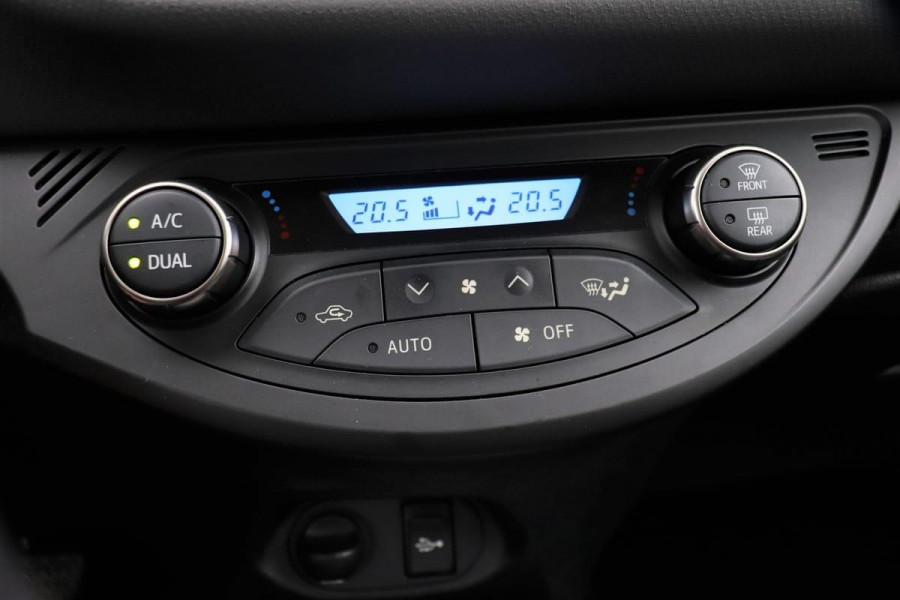 Toyota Yaris Hybrid 1.5 | Navigatie | Climate control | Cruise control | Camera