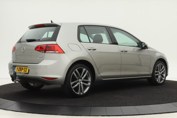 Volkswagen Golf 1.2 TSI Highline | Dealer onderhouden | Navigatie | Sportonderstel | 18 inch Durban velgen | Climate control